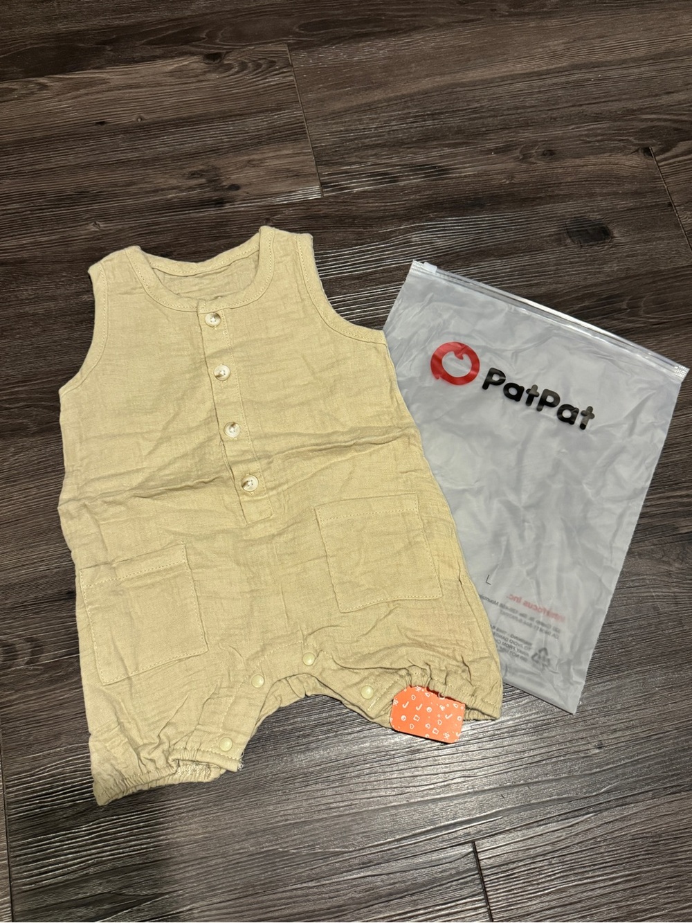 PatPat Baby Sleeveless Button Romper in Pale
